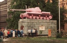 pink-tank-in-prague.jpg