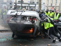 skynews-fuel-protests-paris_4505450.jpg