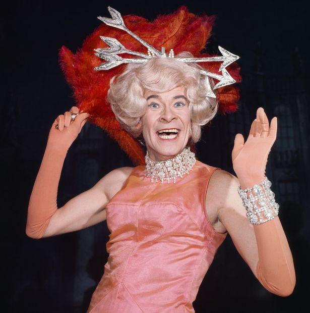 0_Stanley-Baxter-as-the-Pantomime-Dame.jpg