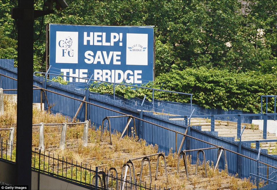 3DC2340700000578-4266738-By_the_late_1980s_Stamford_Bridge_had_fallen_into_a_state_of_rui-a-28...jpg