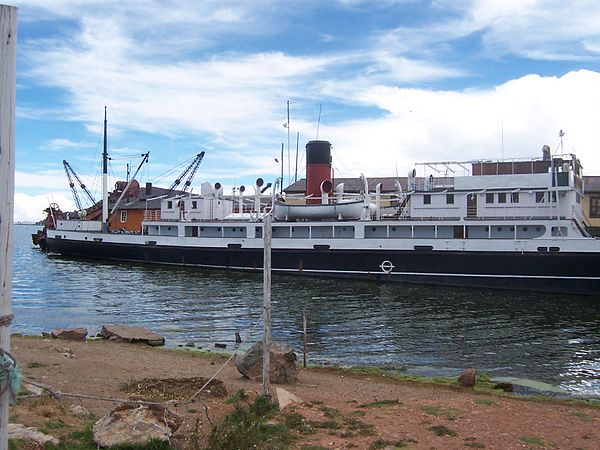 600px-Barco_a_vapor_en_el_Puerto_de_Puno.jpg