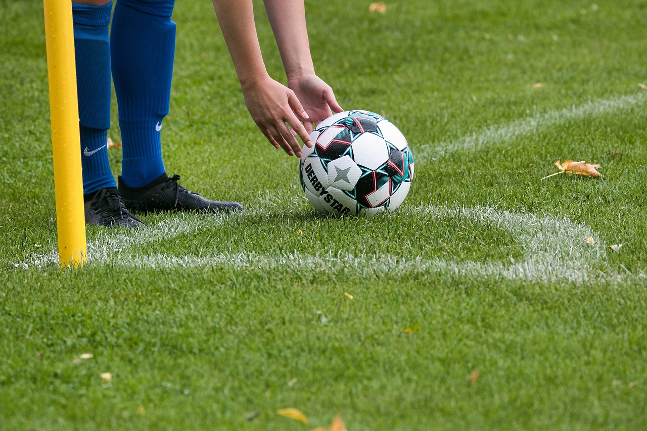 corner-ball-6566084_1280.jpg