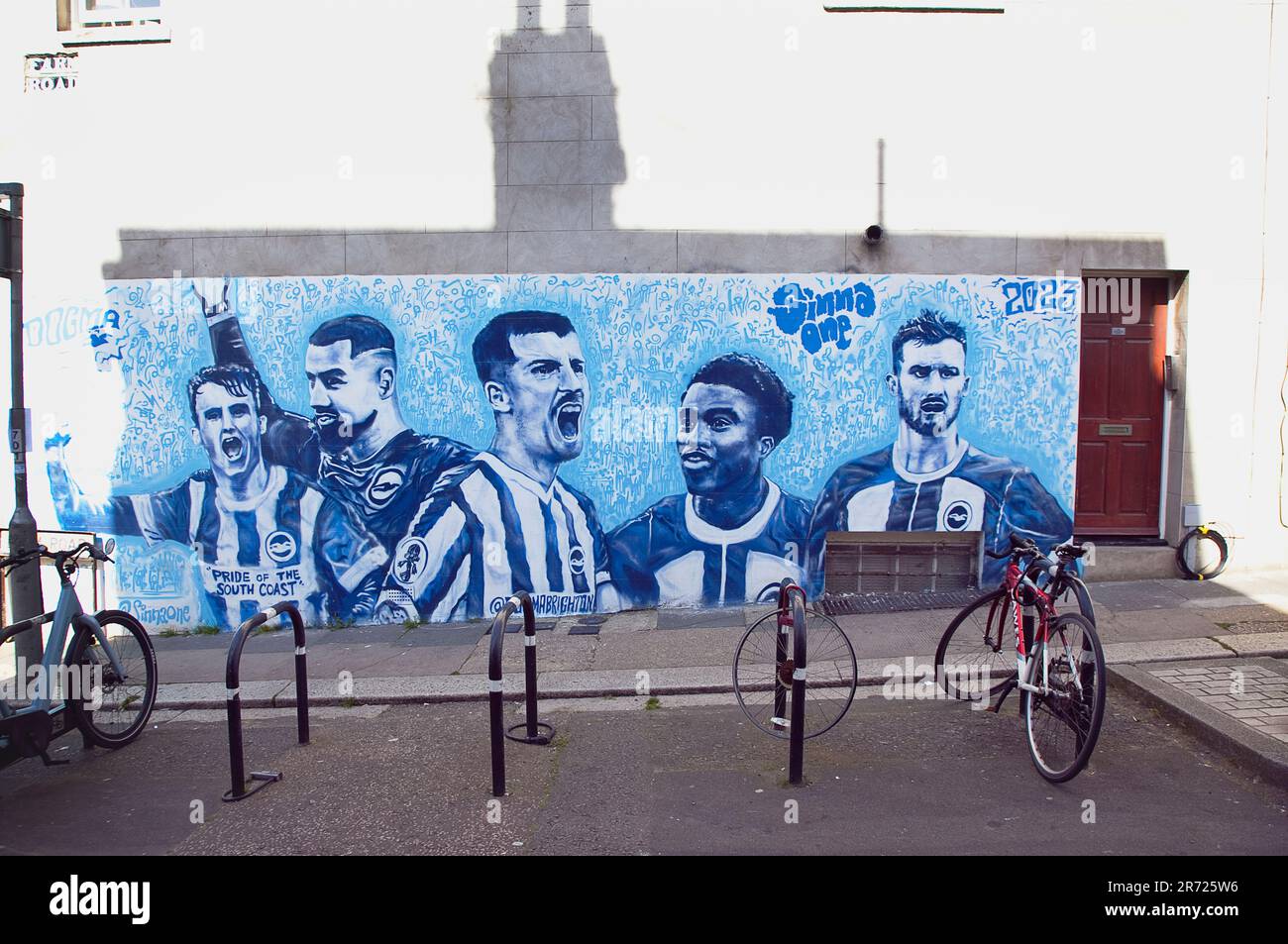 england-east-sussex-hove-western-road-mural-of-the-brighton-hove-albion-football-team-members-...jpg