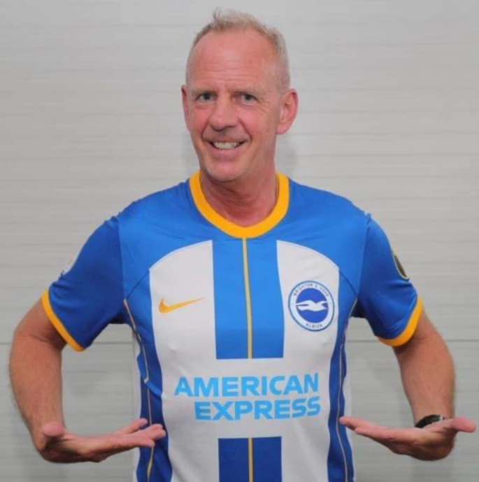 Fatboy-Slim-in-new-Albion-kit-thumbnail~2.png