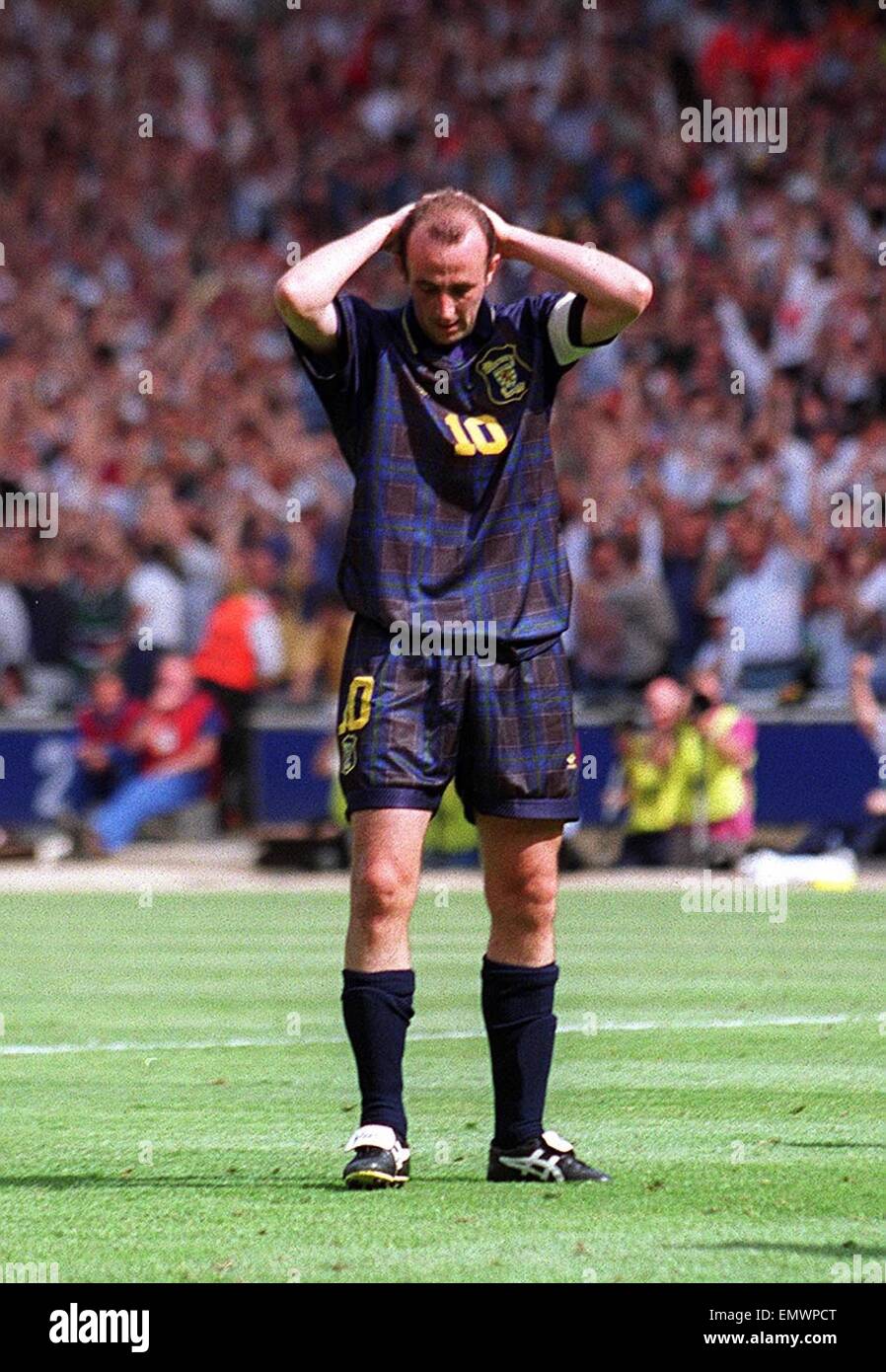 gary-mcallister-misses-the-chance-to-equalise-with-a-penalty-shot-EMWPCT.jpg