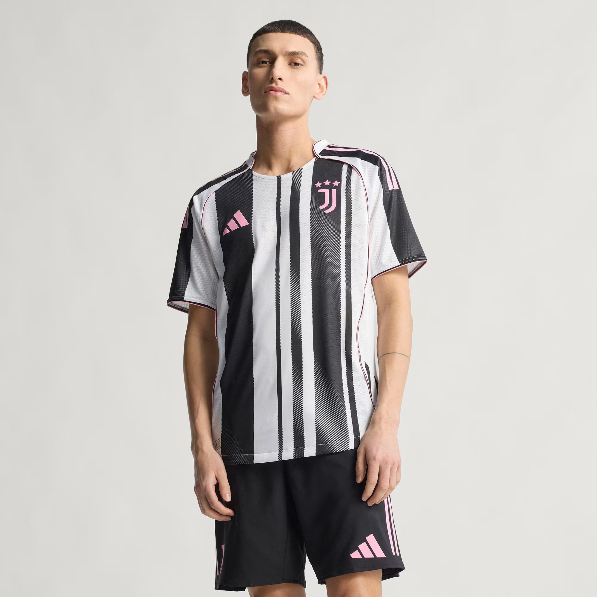 Juventus_25-26_Home_Authentic_Jersey_White_JJ4314_HM1.jpg