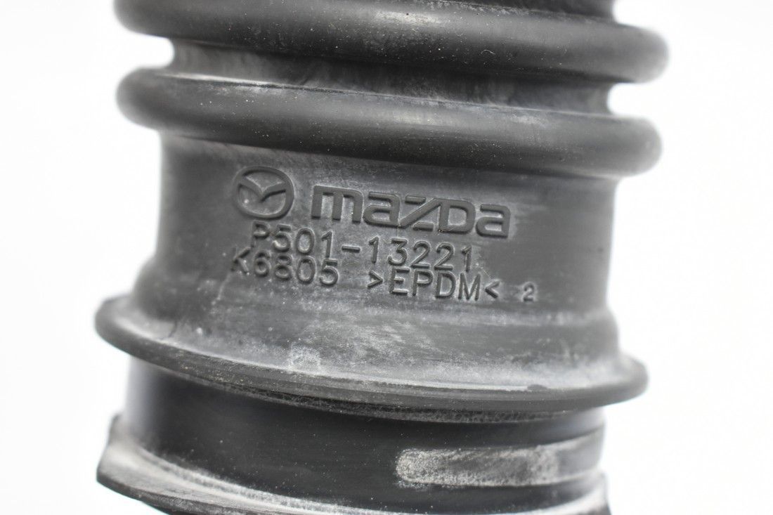 PRZEWOD-POWIETRZA-DOLOT-P501-13221-1-5B-MAZDA-2-DJ-Producent-czesci-Mazda-OE.jpeg