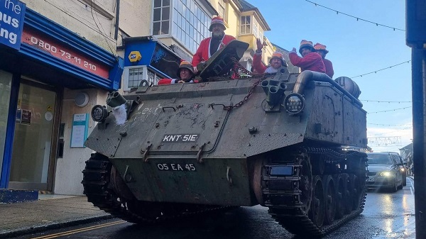skynews-tank-christmas_6005244.jpg