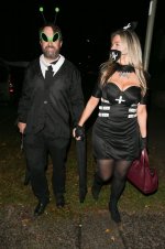1_Guests-arriving-for-Jonathan-Ross-Halloween-party-London.jpg