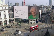 QueenPiccadillyCircus0804.jpg