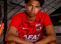 az_alkmaar_2020_2021_home_kit.jpg