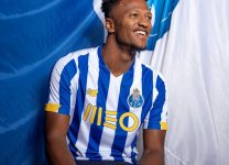 porto_2020_2021_home_kit.jpg