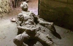 pompeii-man-masturbate-before-volcano-explosion-1499951985.jpg