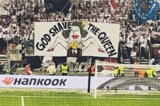 0_Frankfurt-fans-hold-up-disgusting-banner-about-the-Queen-during-West-Ham-win.jpg