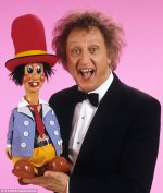 3BB6ABA100000578-0-Ken_Dodd_has_been_awarded_a_knighthood_in_the_honours_list-a-22_1483147854733.jpg