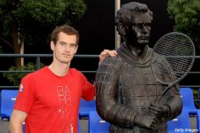 people_who_look_more_like_andy_murrays_statue_than_andy_murray.jpg