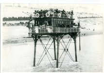 S3099_Volks_Spider_Railway_leaving_Banjo_Groyne.jpg