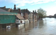 flooding_united_kingdom_river_ouse_banks.jpg