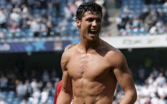 Cristiano_Ronaldo-muscle_body_picture.jpeg