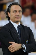 397px-Cesare_Prandelli_Euro_2012_vs_England.jpg