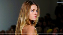 Valentina-Zelyaeva-Russian-Model-On-Ramp-Golden-Hair.jpg