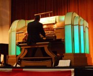 727px-Wurlitzer,_Brentford_Musical_Museum,_London.jpg