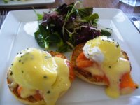 Eggs-Benedict-with-salmon.jpg