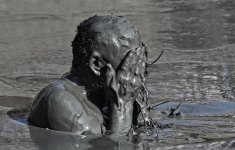 RUSSIA-MUD-BATH.jpg