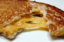 299420_grilled_cheese_sandwich11.jpg