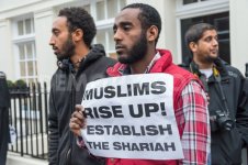 1385769807-islamists-protest-in-london-against-angolas-alleged-ban-on-islam_3375845.jpg