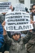1385769797-islamists-protest-in-london-against-angolas-alleged-ban-on-islam_3375829.jpg