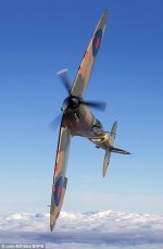 345E6B6E00000578-3598540-Phoenix_Spitfire_N3200_pictured_the_oldest_Spitfire_still_flying-m-95_1.jpg