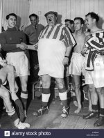 fred-emney-portrait-with-brighton-hove-albion-players-goalkeeper-eric-D15MA8.jpg