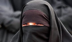 Islam-Muslim-veil-burqa-niqab-579427.jpg