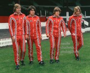 man-united-1975-76-away-kit-track-xxxx.jpg