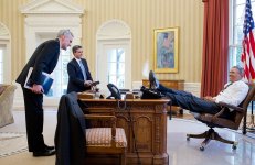 obama-foot-on-desk-3.jpg