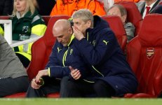 Arsenal-manager-Arsene-Wenger-looks-dejected.jpg