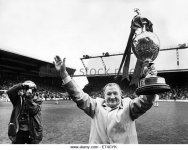 liverpool-manager-bob-paisley-celebrates-with-the-league-championship-et4cyk.jpg