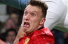 Phil-Jones-gurning-face-as-Sergio-Aguero-scores.jpg