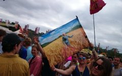 may-wheat-glasto-flag-large_trans_NvBQzQNjv4BqNJjoeBT78QIaYdkJdEY4CnGTJFJS74MYhNY6w3GNbO8.jpg