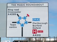 1200px-Magic_Roundabout_Schild_db.jpg