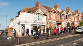 2016.03-Fiveways-Ravens-Bakery-Hot-Cross-Buns-Queue_DSC6595-800w.jpg