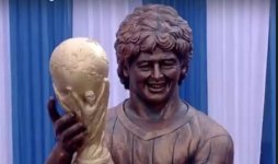 maradona-statue.jpg maradona-statue.jpg