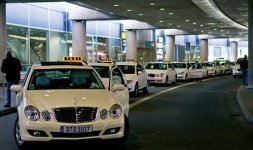 z01_german_taxis_at_airport_01.jpg