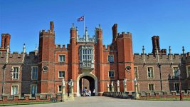 venue_hampton-court-palace.jpg