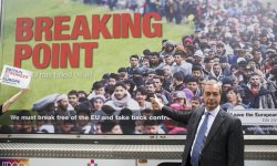 Nigel-Farage-with-the-poster.-Photograph-Mark-ThomasRexShutterstock.jpg