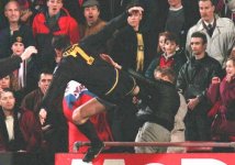 Eric_Cantona_kung-fu_kick.jpg