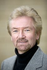 220px-Noel_Edmonds_2006.jpg