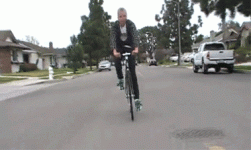 jxfJUmcATg63JesUHr4s_Bike%20How%20Not%20to.gif