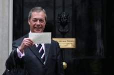 0_Leader-of-the-Brexit-Party-Nigel-Farage-delivers-a-letter-to-Downing-Street-in-London.jpg 0_Leader-of-the-Brexit-Party-Nigel-Farage-delivers-a-letter-to-Downing-Street-in-London.jpg